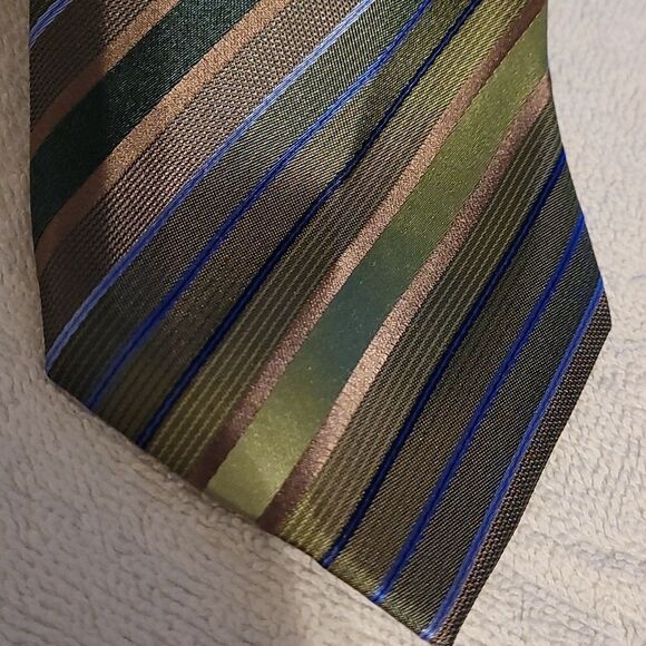 Kenneth Cole Reaction all silk tie - Picture 2 of 6